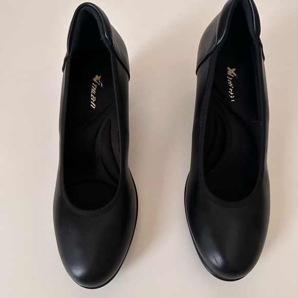 Black pumps, water resistant, anti fatigue, anti slip comfort ladies size  7 - Picture 3 of 7